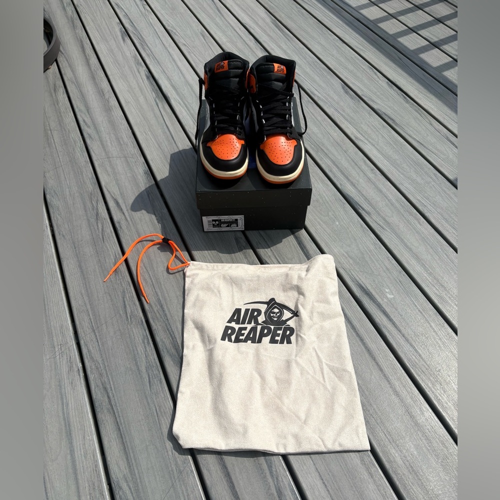 Soleboy Custom Air Jordan 1 - Picture 7 of 7